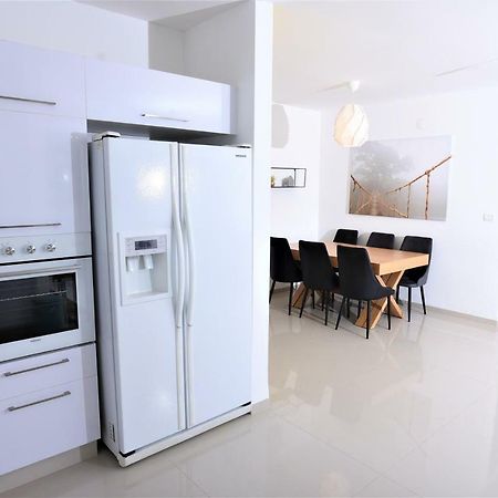 Aristone Luxury Apartment Тиверіада Екстер'єр фото