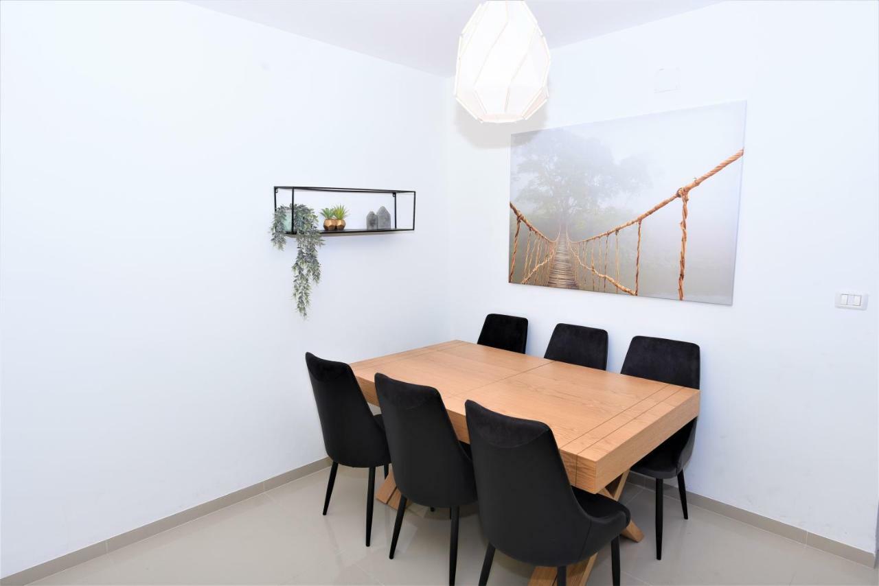 Aristone Luxury Apartment Тиверіада Екстер'єр фото